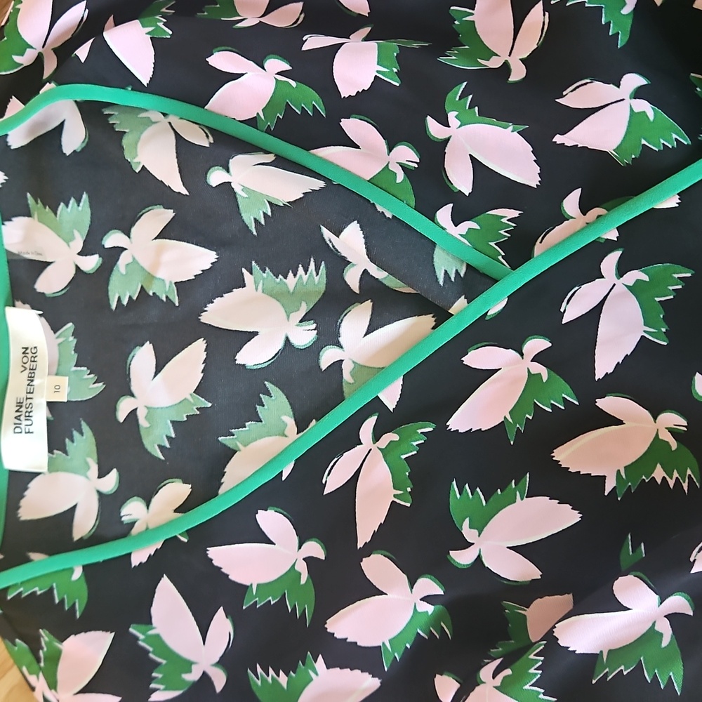 Diane Von Fustenberg Izzy Wrap Top - Picture 3 of 5
